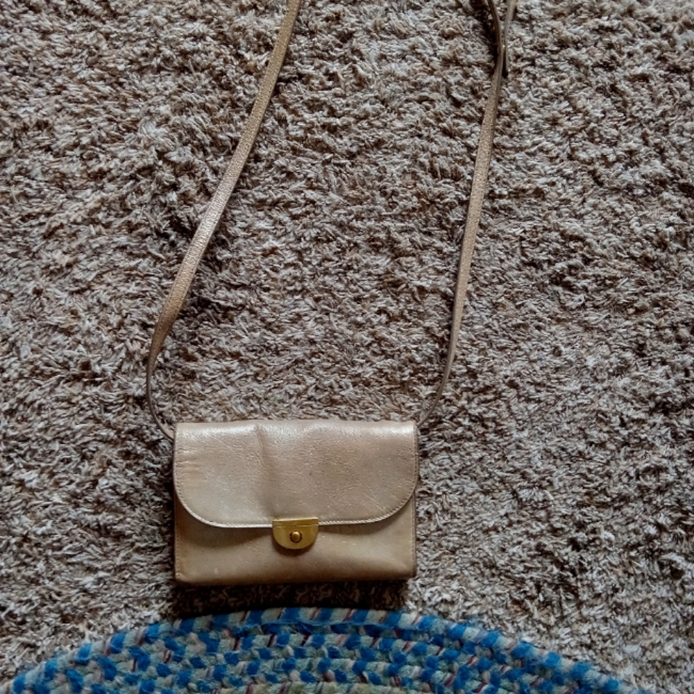 Cute Pre-owned Leather Gold Fossil Crossbody Purse - Picture 6 of 10